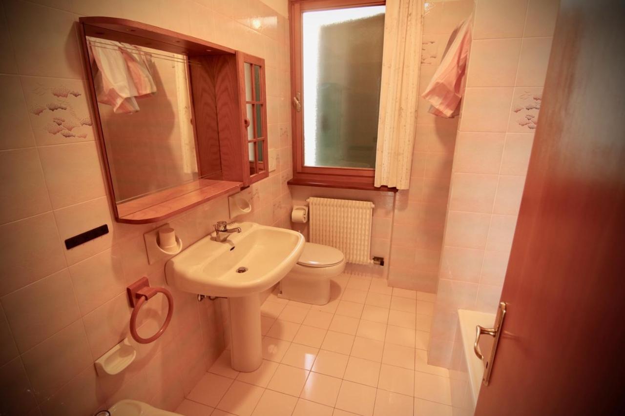 3 Rooms Apartment Whit Balcony And Lake Wiew マルチェージネ エクステリア 写真