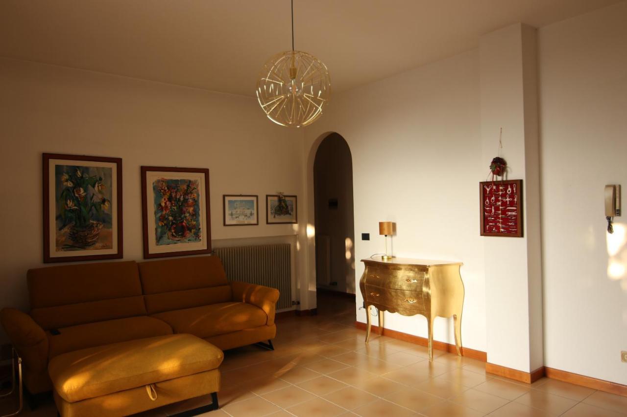 3 Rooms Apartment Whit Balcony And Lake Wiew マルチェージネ エクステリア 写真